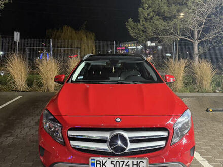 Червоний Мерседес ГЛА-Клас, об'ємом двигуна 1.99 л та пробігом 72 тис. км за 19000 $, фото 1 на Automoto.ua