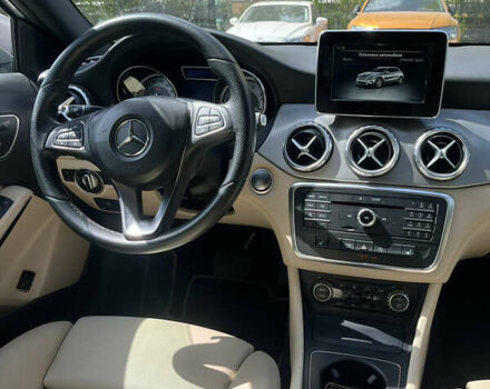 Серый Мерседес ГЛА-Класс, объемом двигателя 1.99 л и пробегом 63 тыс. км за 18000 $, фото 3 на Automoto.ua