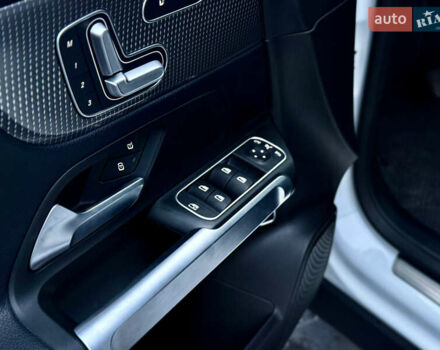 Білий Мерседес GLB-Class, об'ємом двигуна 1.99 л та пробігом 21 тис. км за 28999 $, фото 49 на Automoto.ua