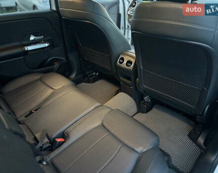 Белый Мерседес GLB-Class, объемом двигателя 1.99 л и пробегом 21 тыс. км за 28999 $, фото 47 на Automoto.ua