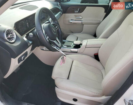 Білий Мерседес GLB-Class, об'ємом двигуна 2 л та пробігом 63 тис. км за 24000 $, фото 6 на Automoto.ua