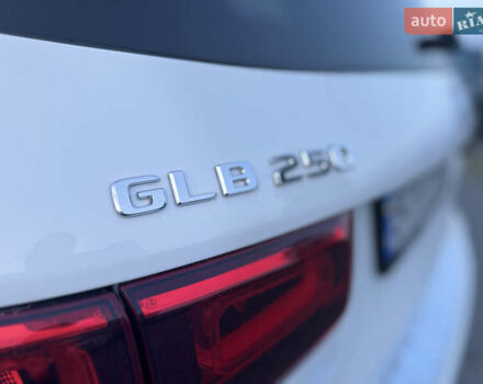 Белый Мерседес GLB-Class, объемом двигателя 1.99 л и пробегом 21 тыс. км за 28999 $, фото 33 на Automoto.ua