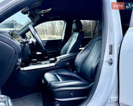 Білий Мерседес GLB-Class, об'ємом двигуна 1.99 л та пробігом 21 тис. км за 28999 $, фото 51 на Automoto.ua