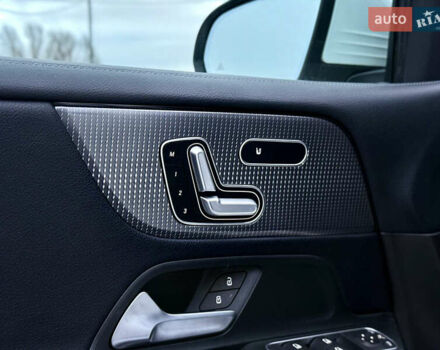 Білий Мерседес GLB-Class, об'ємом двигуна 1.99 л та пробігом 21 тис. км за 28999 $, фото 48 на Automoto.ua