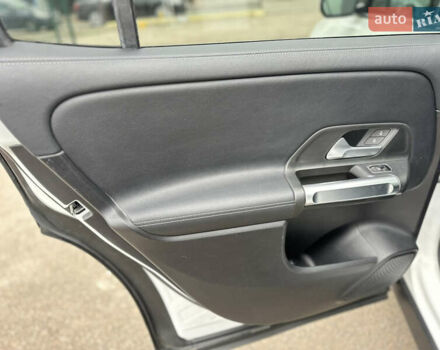 Белый Мерседес GLB-Class, объемом двигателя 1.99 л и пробегом 44 тыс. км за 34500 $, фото 21 на Automoto.ua