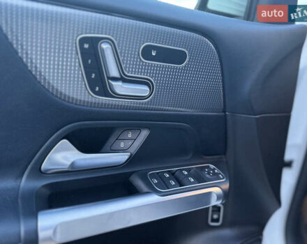 Белый Мерседес GLB-Class, объемом двигателя 1.99 л и пробегом 21 тыс. км за 28999 $, фото 36 на Automoto.ua