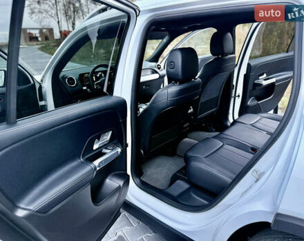 Білий Мерседес GLB-Class, об'ємом двигуна 1.99 л та пробігом 21 тис. км за 28999 $, фото 57 на Automoto.ua