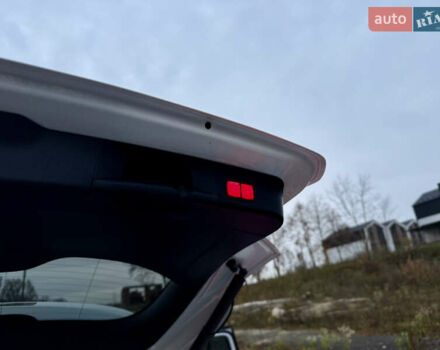 Білий Мерседес GLB-Class, об'ємом двигуна 1.99 л та пробігом 21 тис. км за 28999 $, фото 63 на Automoto.ua