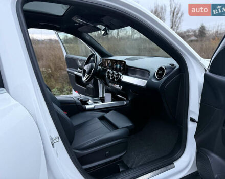 Білий Мерседес GLB-Class, об'ємом двигуна 1.99 л та пробігом 21 тис. км за 28999 $, фото 75 на Automoto.ua