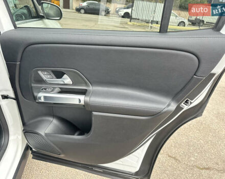 Белый Мерседес GLB-Class, объемом двигателя 1.99 л и пробегом 44 тыс. км за 34500 $, фото 28 на Automoto.ua