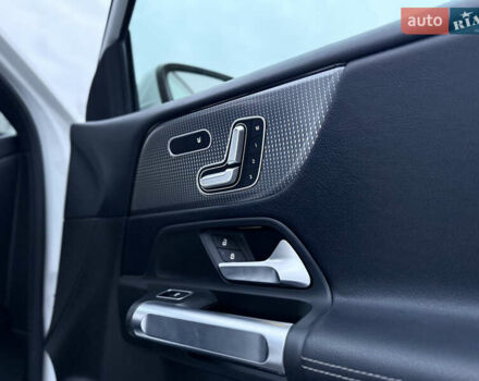 Білий Мерседес GLB-Class, об'ємом двигуна 1.99 л та пробігом 21 тис. км за 28999 $, фото 76 на Automoto.ua