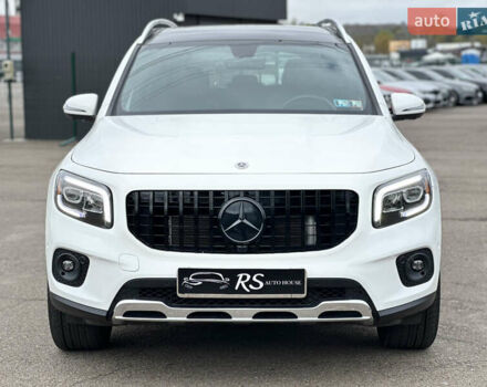 Белый Мерседес GLB-Class, объемом двигателя 1.99 л и пробегом 44 тыс. км за 34500 $, фото 4 на Automoto.ua