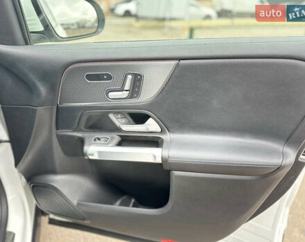 Белый Мерседес GLB-Class, объемом двигателя 1.99 л и пробегом 44 тыс. км за 34500 $, фото 32 на Automoto.ua