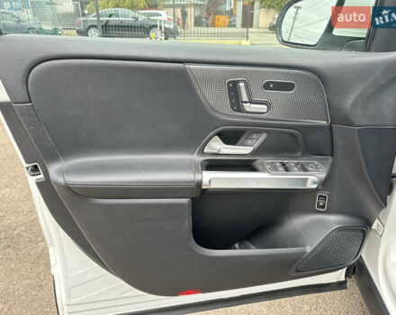 Белый Мерседес GLB-Class, объемом двигателя 1.99 л и пробегом 44 тыс. км за 34500 $, фото 18 на Automoto.ua