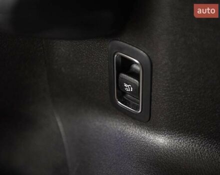 Білий Мерседес GLB-Class, об'ємом двигуна 1.99 л та пробігом 59 тис. км за 29900 $, фото 42 на Automoto.ua