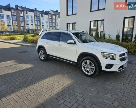 Белый Мерседес GLB-Class, объемом двигателя 1.99 л и пробегом 71 тыс. км за 29500 $, фото 3 на Automoto.ua