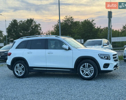 Белый Мерседес GLB-Class, объемом двигателя 1.99 л и пробегом 21 тыс. км за 28999 $, фото 3 на Automoto.ua