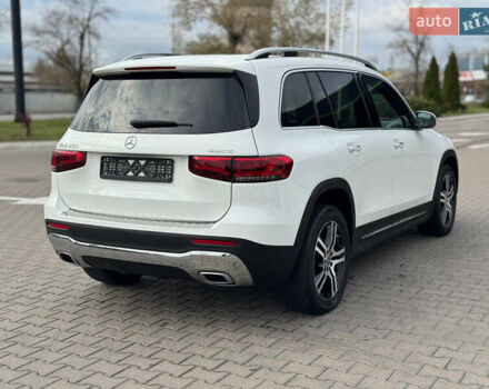 Белый Мерседес GLB-Class, объемом двигателя 2 л и пробегом 84 тыс. км за 30900 $, фото 2 на Automoto.ua