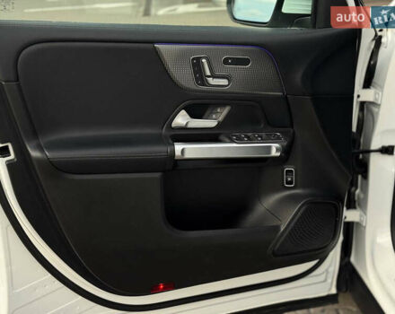 Белый Мерседес GLB-Class, объемом двигателя 2 л и пробегом 84 тыс. км за 30900 $, фото 16 на Automoto.ua