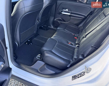 Мерседес GLB-Class 2021 в Ивано-Франковске на Automoto.ua Белый Мерседес GLB-Class, объемом двигателя 2 л и пробегом 123 тыс. км за 27500 $, фото 38 на Automoto.ua