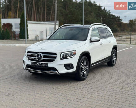Белый Мерседес GLB-Class, объемом двигателя 2 л и пробегом 84 тыс. км за 30900 $, фото 2 на Automoto.ua