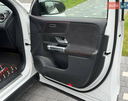 Білий Мерседес GLB-Class, об'ємом двигуна 2 л та пробігом 52 тис. км за 32000 $, фото 49 на Automoto.ua