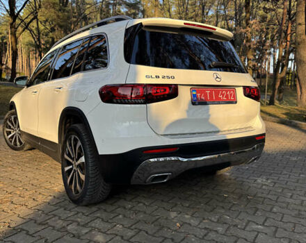 Белый Мерседес GLB-Class, объемом двигателя 1.99 л и пробегом 70 тыс. км за 29900 $, фото 4 на Automoto.ua