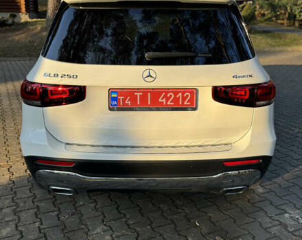 Белый Мерседес GLB-Class, объемом двигателя 1.99 л и пробегом 70 тыс. км за 29900 $, фото 2 на Automoto.ua