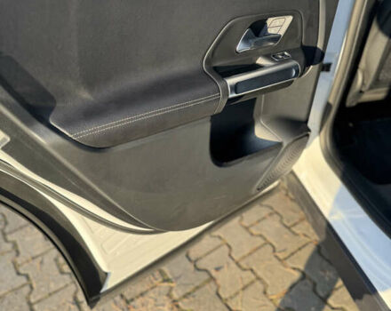 Белый Мерседес GLB-Class, объемом двигателя 1.99 л и пробегом 70 тыс. км за 29900 $, фото 12 на Automoto.ua