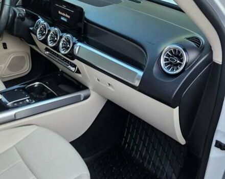 Белый Мерседес GLB-Class, объемом двигателя 1.99 л и пробегом 28 тыс. км за 32500 $, фото 26 на Automoto.ua