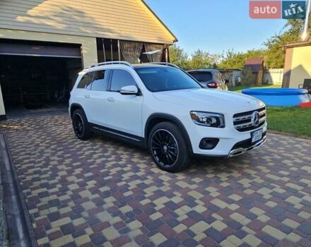 Белый Мерседес GLB-Class, объемом двигателя 1.99 л и пробегом 28 тыс. км за 32500 $, фото 1 на Automoto.ua