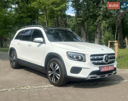 Белый Мерседес GLB-Class, объемом двигателя 1.95 л и пробегом 33 тыс. км за 37999 $, фото 1 на Automoto.ua