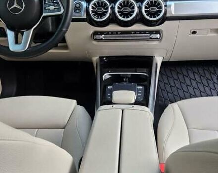 Белый Мерседес GLB-Class, объемом двигателя 1.99 л и пробегом 28 тыс. км за 32500 $, фото 28 на Automoto.ua
