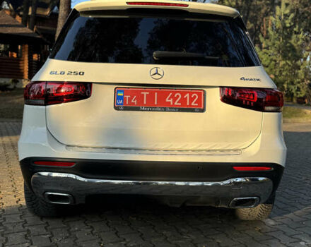 Белый Мерседес GLB-Class, объемом двигателя 1.99 л и пробегом 70 тыс. км за 29900 $, фото 3 на Automoto.ua