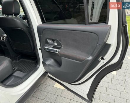 Білий Мерседес GLB-Class, об'ємом двигуна 2 л та пробігом 52 тис. км за 32000 $, фото 40 на Automoto.ua