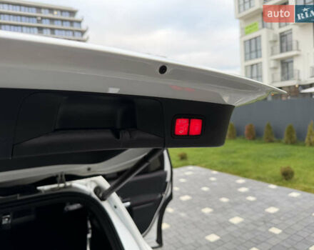 Білий Мерседес GLB-Class, об'ємом двигуна 2 л та пробігом 52 тис. км за 32000 $, фото 71 на Automoto.ua