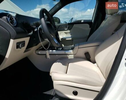 Белый Мерседес GLB-Class, объемом двигателя 1.99 л и пробегом 1 тыс. км за 20000 $, фото 6 на Automoto.ua