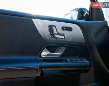 Черный Мерседес GLB-Class, объемом двигателя 1.95 л и пробегом 166 тыс. км за 30000 $, фото 67 на Automoto.ua