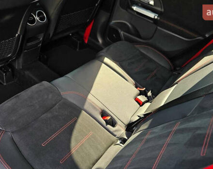 Червоний Мерседес GLB-Class, об'ємом двигуна 1.99 л та пробігом 24 тис. км за 77000 $, фото 57 на Automoto.ua