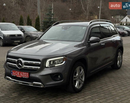 Серый Мерседес GLB-Class, объемом двигателя 1.99 л и пробегом 75 тыс. км за 28900 $, фото 1 на Automoto.ua