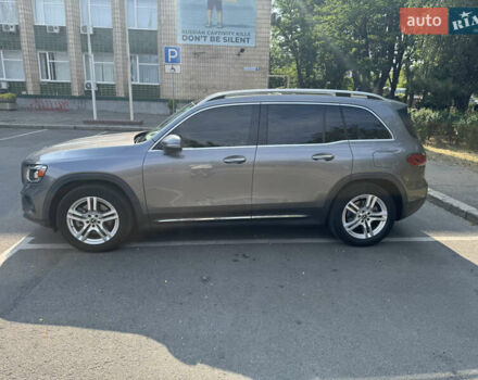 Серый Мерседес GLB-Class, объемом двигателя 1.99 л и пробегом 74 тыс. км за 27950 $, фото 2 на Automoto.ua