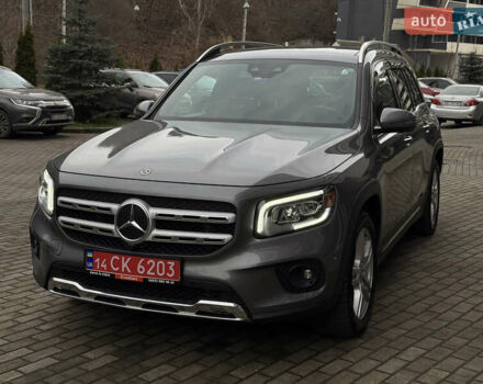 Серый Мерседес GLB-Class, объемом двигателя 1.99 л и пробегом 75 тыс. км за 28900 $, фото 2 на Automoto.ua