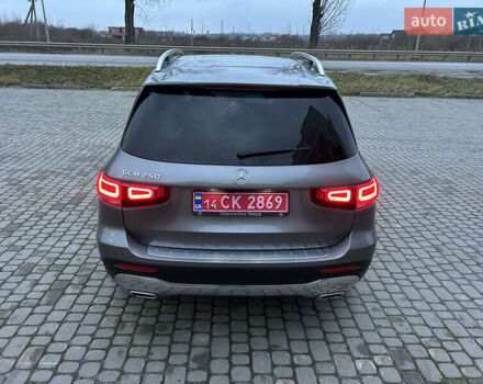 Серый Мерседес GLB-Class, объемом двигателя 1.99 л и пробегом 49 тыс. км за 27700 $, фото 1 на Automoto.ua