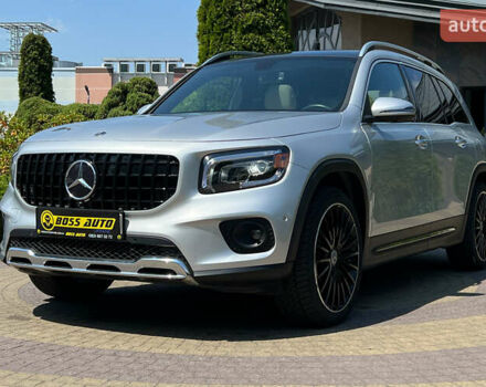 Серый Мерседес GLB-Class, объемом двигателя 2 л и пробегом 21 тыс. км за 33900 $, фото 2 на Automoto.ua