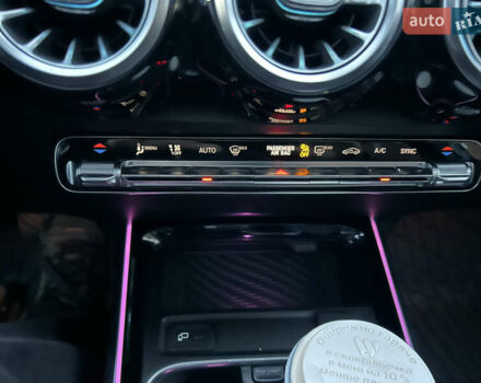 Серый Мерседес GLB-Class, объемом двигателя 1.99 л и пробегом 49 тыс. км за 27700 $, фото 20 на Automoto.ua