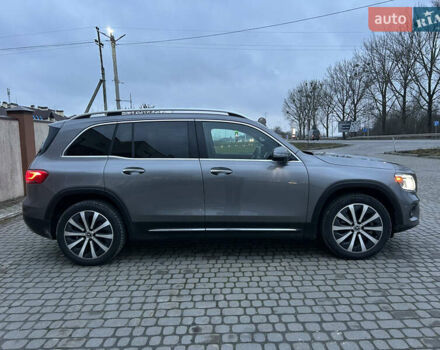 Серый Мерседес GLB-Class, объемом двигателя 1.99 л и пробегом 49 тыс. км за 27700 $, фото 3 на Automoto.ua