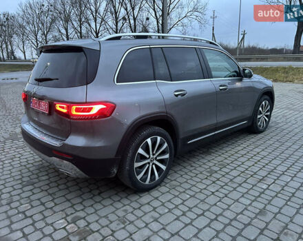 Серый Мерседес GLB-Class, объемом двигателя 1.99 л и пробегом 49 тыс. км за 27700 $, фото 2 на Automoto.ua