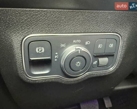 Сірий Мерседес GLB-Class, об'ємом двигуна 1.99 л та пробігом 29 тис. км за 35000 $, фото 23 на Automoto.ua