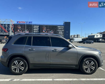 Серый Мерседес GLB-Class, объемом двигателя 1.95 л и пробегом 27 тыс. км за 37500 $, фото 4 на Automoto.ua