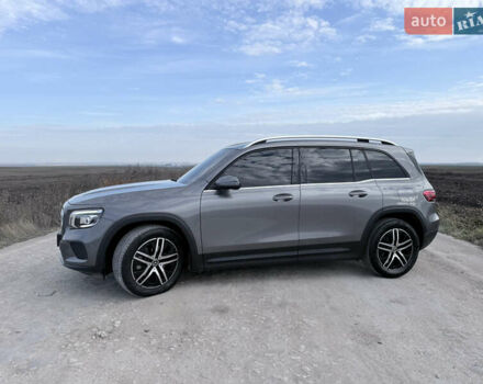 Серый Мерседес GLB-Class, объемом двигателя 1.95 л и пробегом 170 тыс. км за 30400 $, фото 4 на Automoto.ua